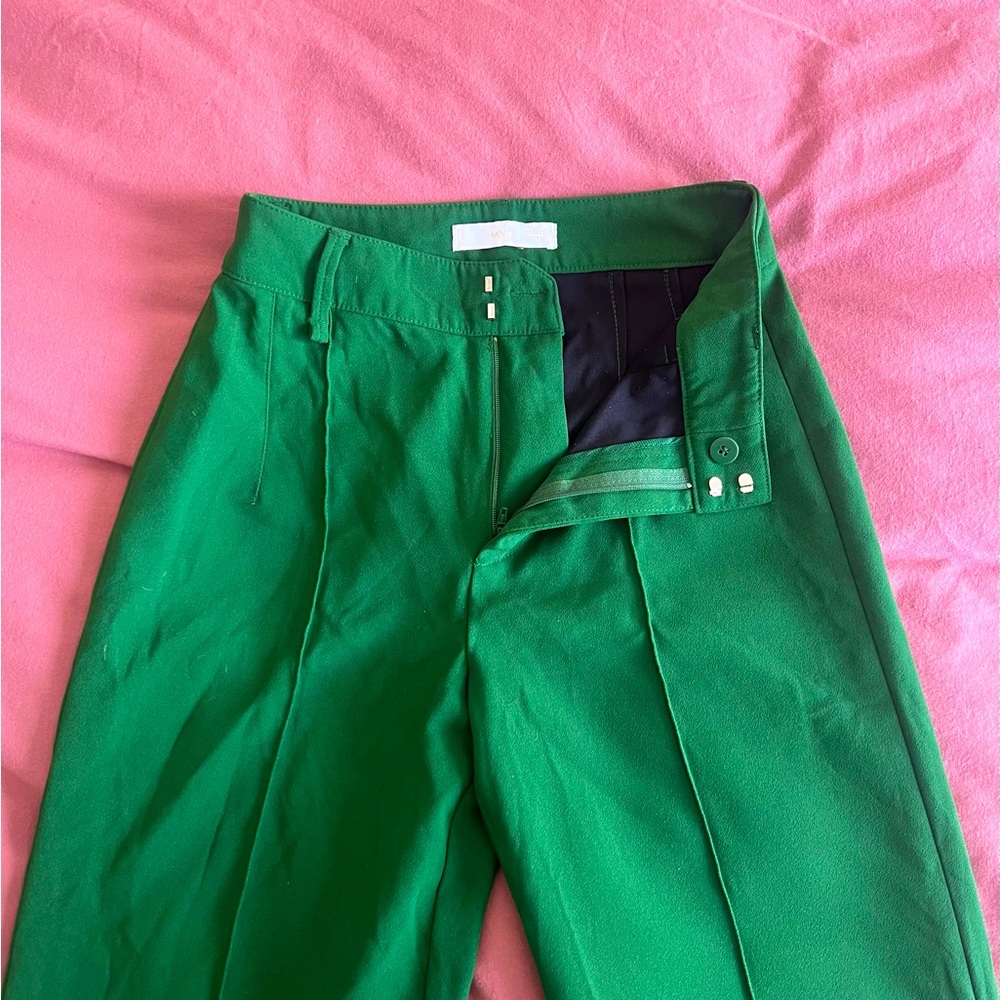 Mango pleated green pants/trousers Size: 2 Color: Green